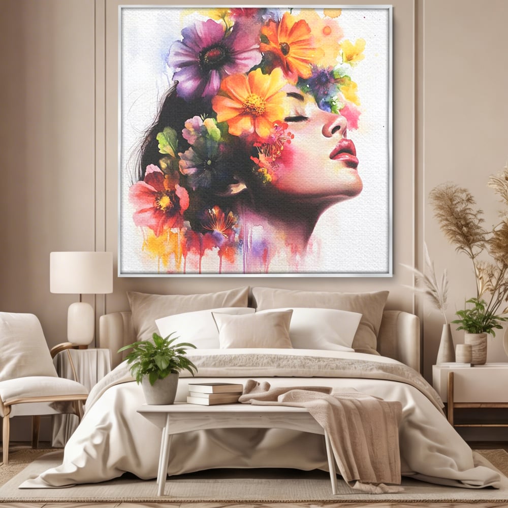 Tablou canvas cu pictura profil femeie cu flori, in rama de aluminiu argintiu, pe perete intr-un dormitor